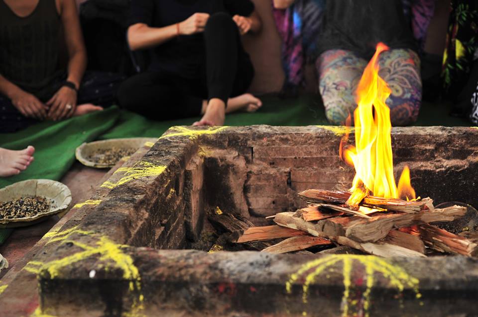 https://vedicyogaacademy.com/wp-content/uploads/2025/06/mantra-chanting.jpg