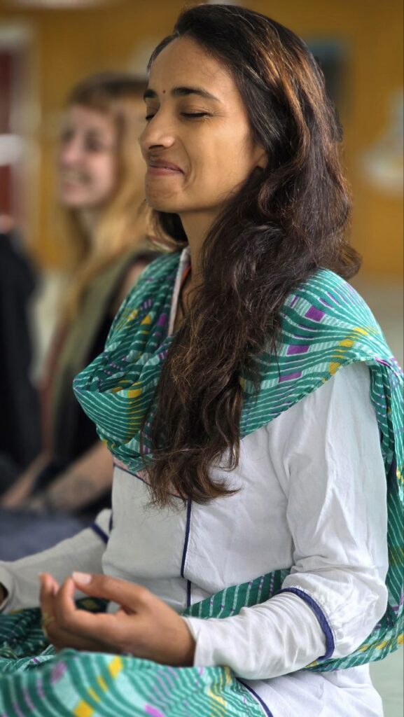 Students are sitting in community connecttion workshop.