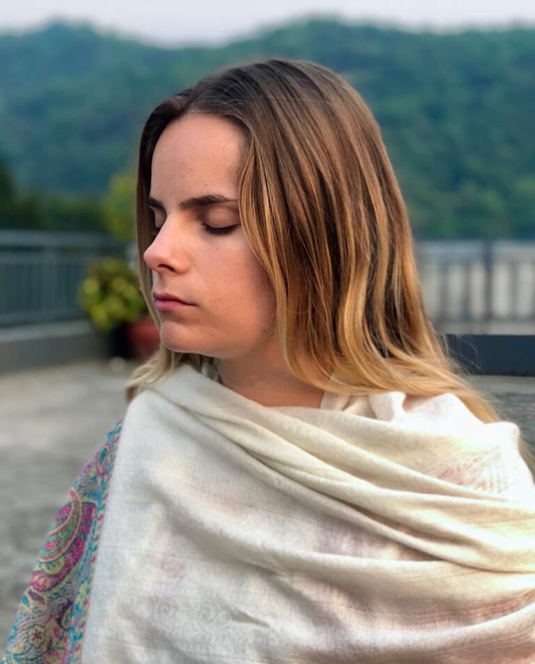 a yoga teacher training review student